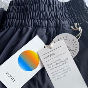 VUORI VILLA SHORTS. SMALL.